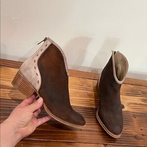 Journee Signature Women's Gracie Suede Stacked Heel Bootie Size 7 Grey/Brown